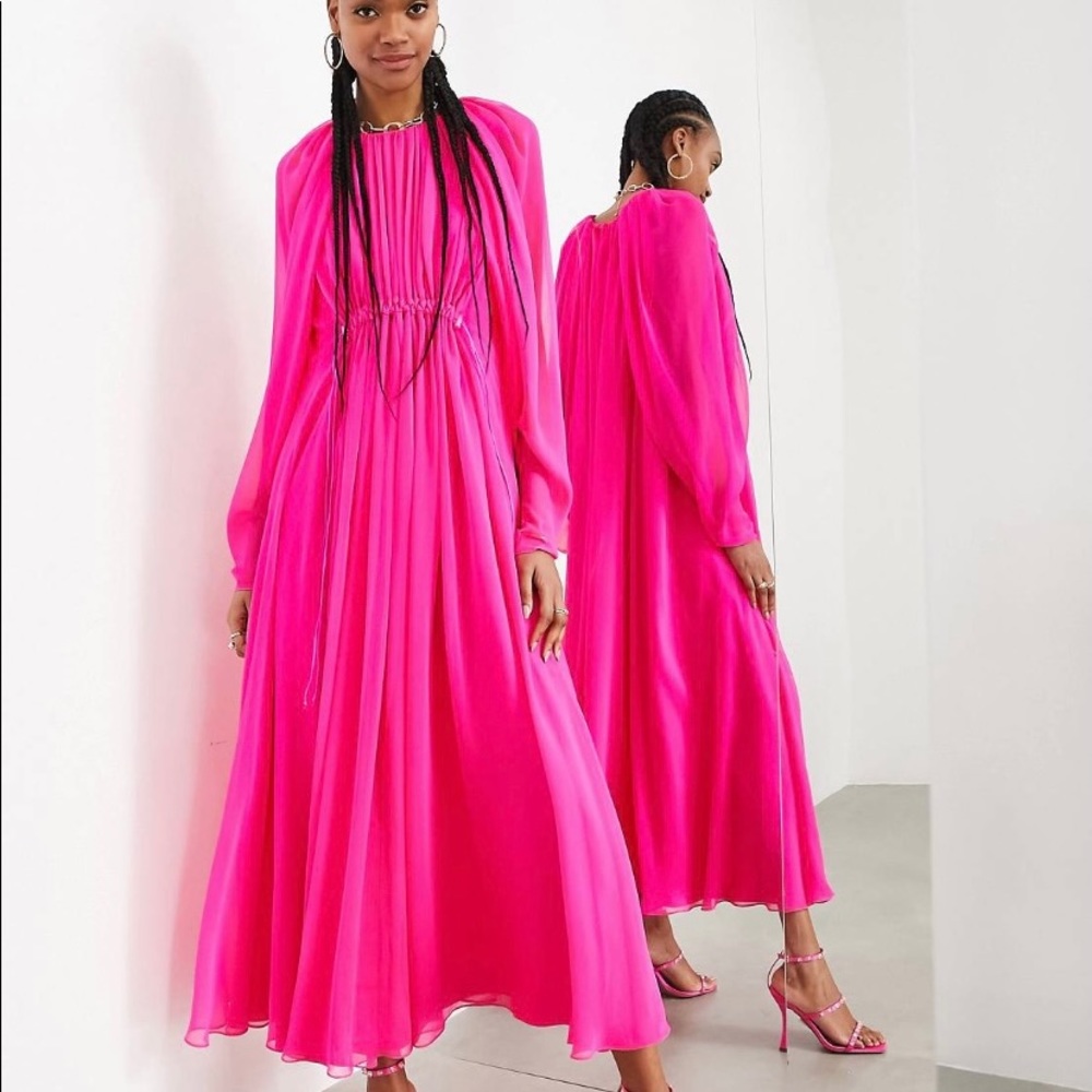 SOLD / NWT Beautiful pink dress size 6